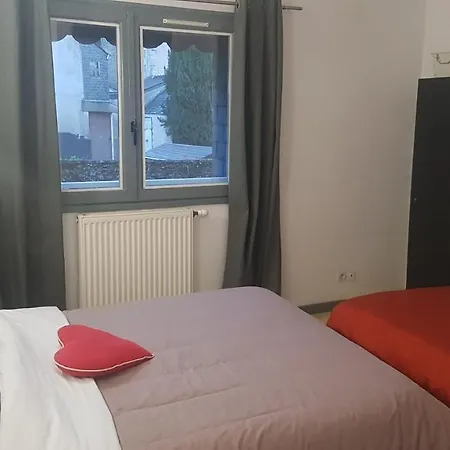 Appart Simple Entier 1 Ch A Ch-Gontier 1Er Ou 2Eme Etage Château-Gontier Buitenkant foto