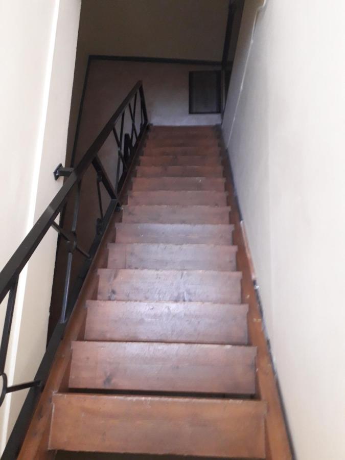Entier 1 Ch à Ch-gontier 1er Ou 2eme étage * Château-Gontier